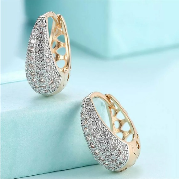 New 18K Yellow Gold Plated Diamond Earrings - Picture 6 of 6